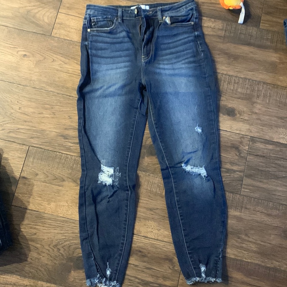 Dark wash size 11/29 kan can stretch ankle cut jeans
